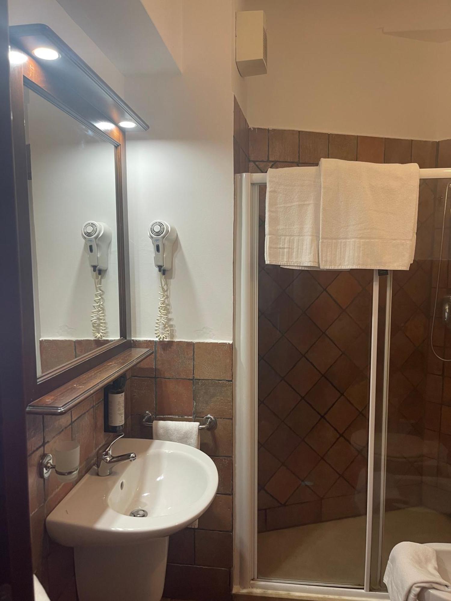Hotel Capomulini 3 Stelle Ачиреале Экстерьер фото