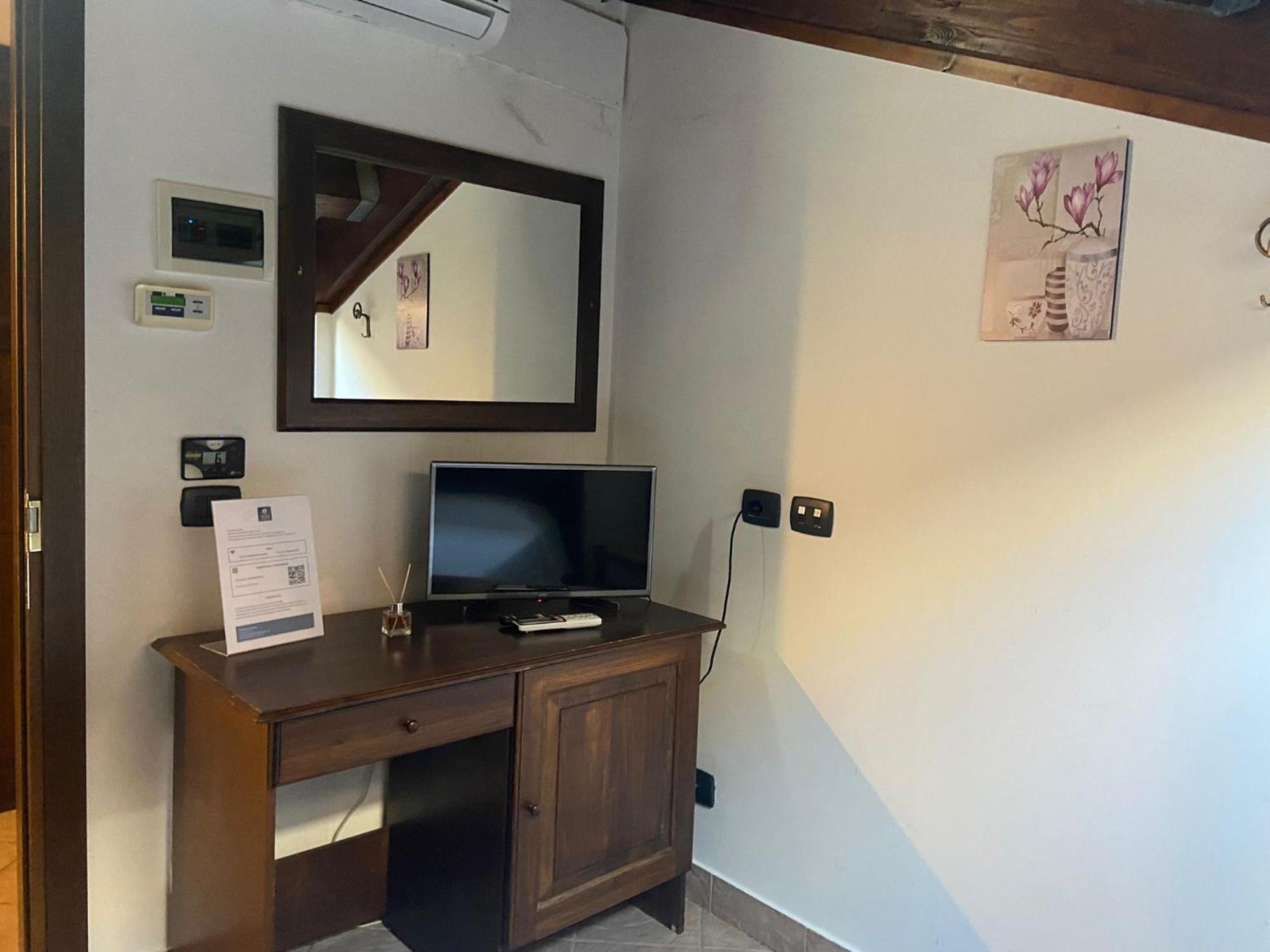 Hotel Capomulini 3 Stelle Ачиреале Экстерьер фото